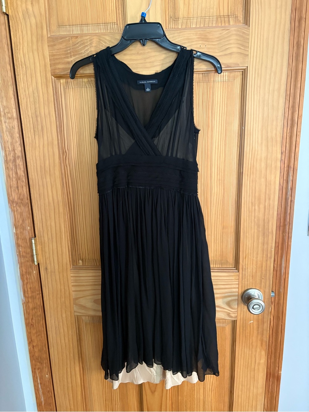 Banana Republic Black Sleeveless V-Neck Pleated Midi Dress